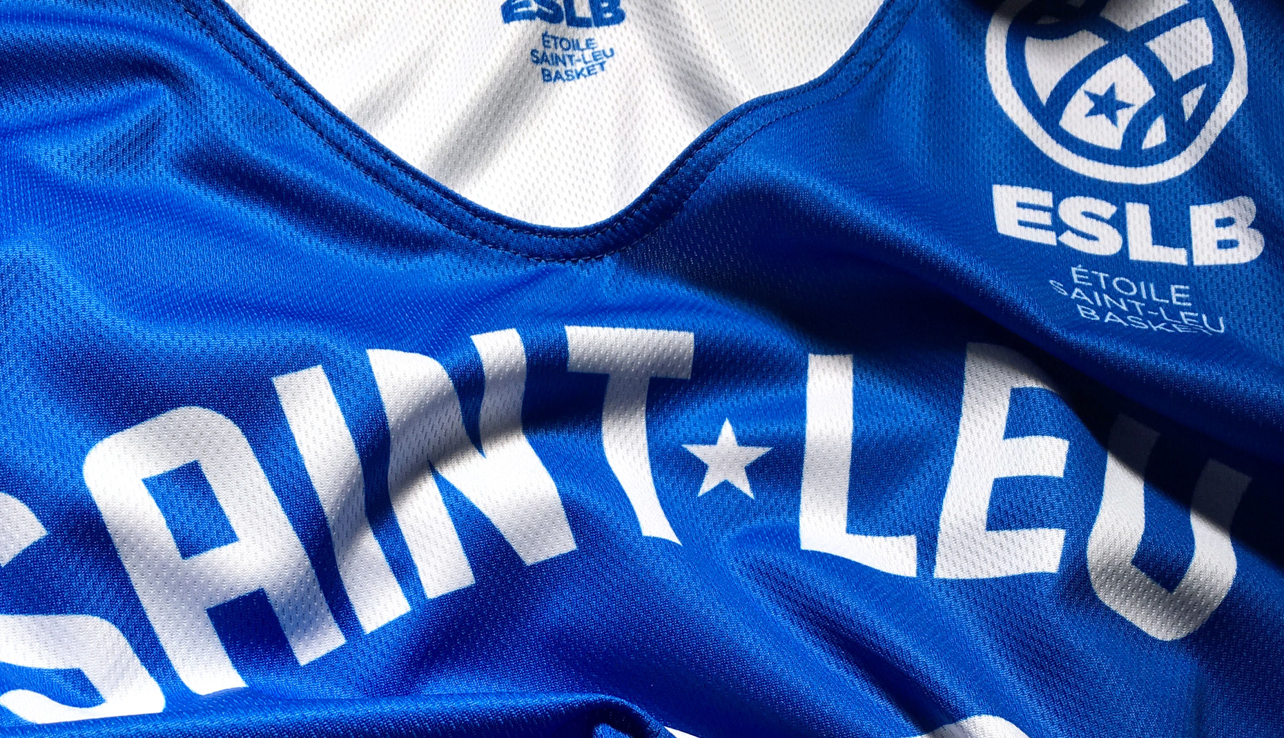 Le maillot bleu de Saint Leu.